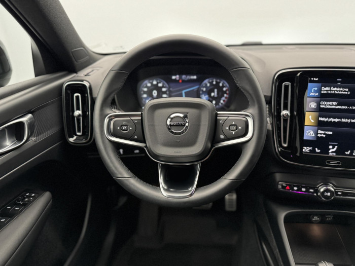 Volvo XC40 B4 AWD R-DESIGN AUT 1.maj CZ