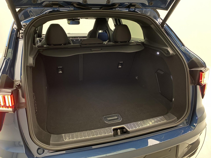 Lynk & Co 01 PHEV DCT REZERVACE