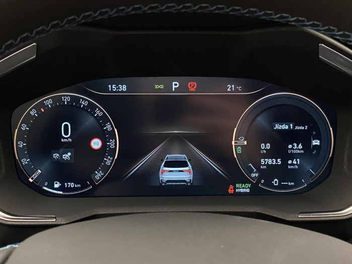 Lynk & Co 01 PHEV DCT AUT 1.maj. REZERVACE