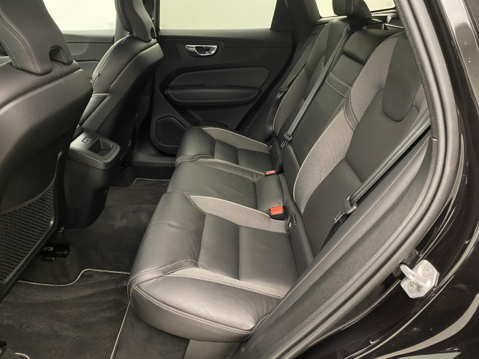 Volvo XC60 B5 AWD R-DESIGN AUT