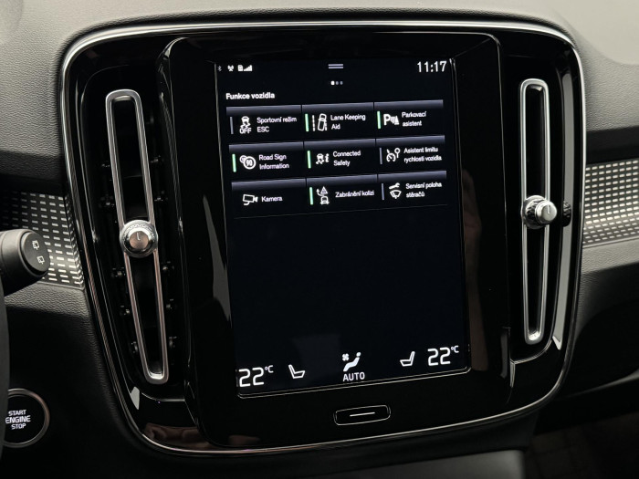 Volvo XC40 B4 AWD R-DESIGN AUT 1.maj CZ