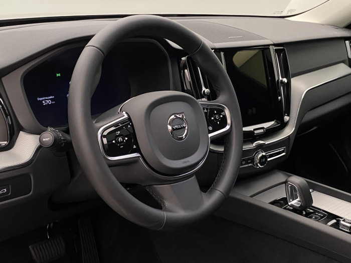 Volvo XC60 B5 AWD PLUS DARK AUT 1.maj
