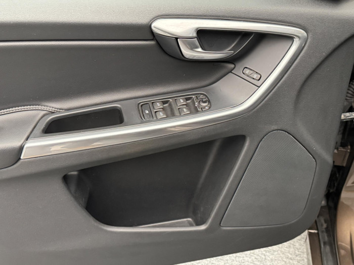 Volvo XC60 D4 MOMENTUM AUT CZ 2.4 d Momentum