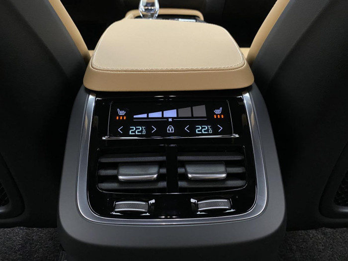 Volvo XC90 T8 AWD AT RECHARGE BRIGHT PLUS 2.0 AT Plus