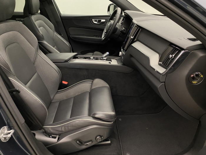 Volvo XC60 B4 AWD PLUS DARK AUT REZERVACE 2.0 Plus