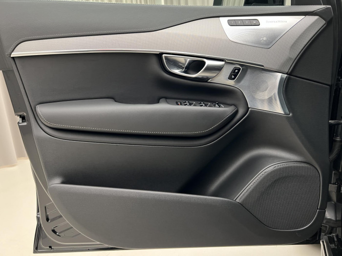 Volvo XC90 B5 AWD R-DESIGN 7MÍSTNÁ AUT