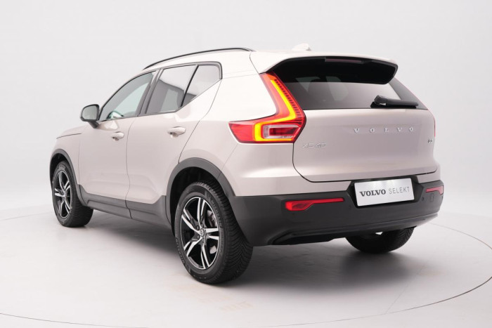 Volvo XC40 B3 DARK PLUS AUT REZERVACE