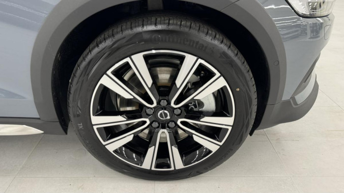 Volvo V60 CROSS COUNTRY REZERVACE