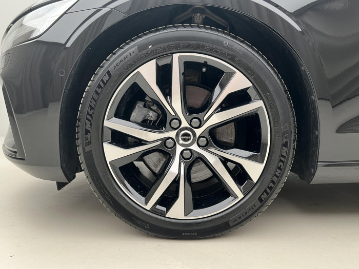 Volvo V60 B4 PLUS DARK AUT 1.maj.