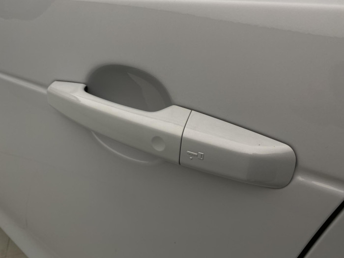 Land Rover Discovery D250 SE AWD AUT REZERVACE 3.0 d SE