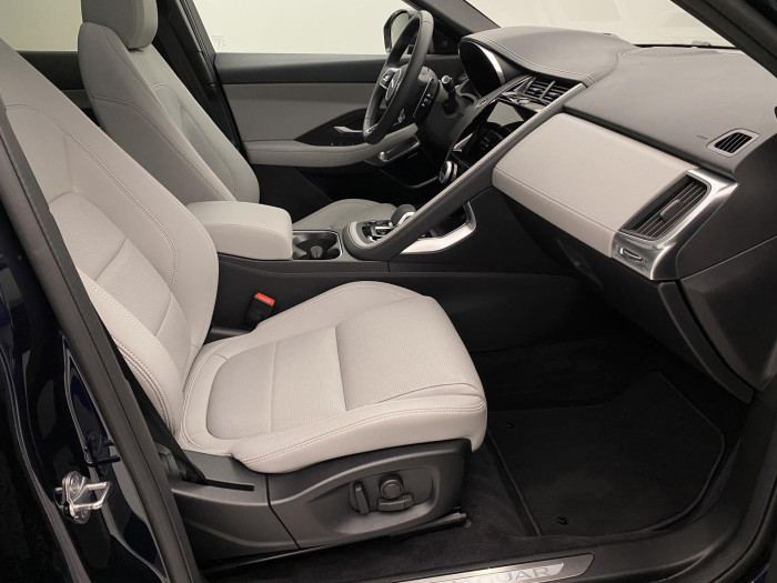 Jaguar E-Pace P250 SE  R-DYNAMIC REZERVACE 2.0 SE Dynamic