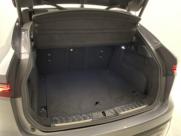 Jaguar F-Pace D200 AWD R-DYNAMIC  REZERVACE 2.0 d Dynamic