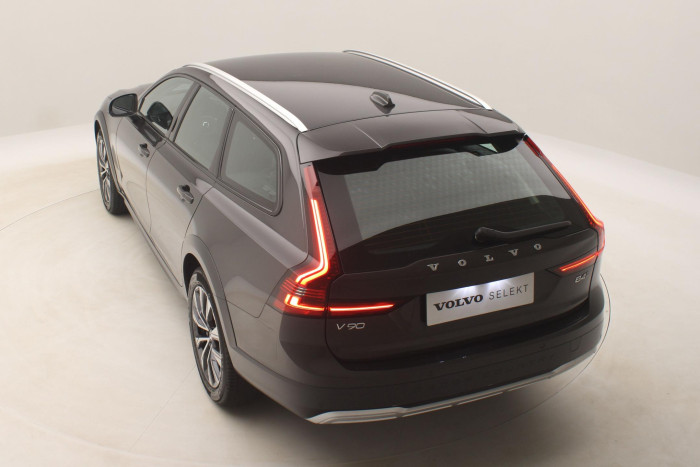 Volvo V90 CC B4 AWD PLUS AUT CZ 1.maj