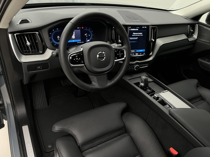 Volvo XC60 B4 AWD PLUS DARK AUT 1.maj.