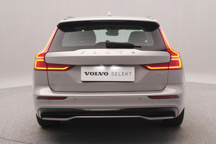 Volvo V60 B4 DARK PLUS AUT CZ 1.maj