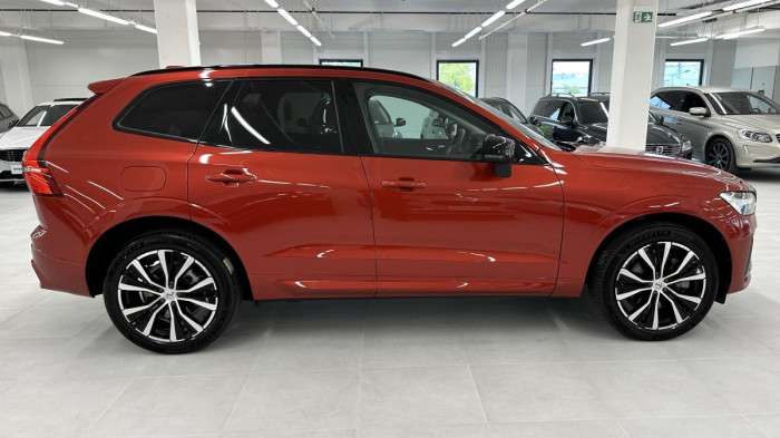 Volvo XC60 B4 AWD PLUS DARK REZERVACE 2.0 Plus