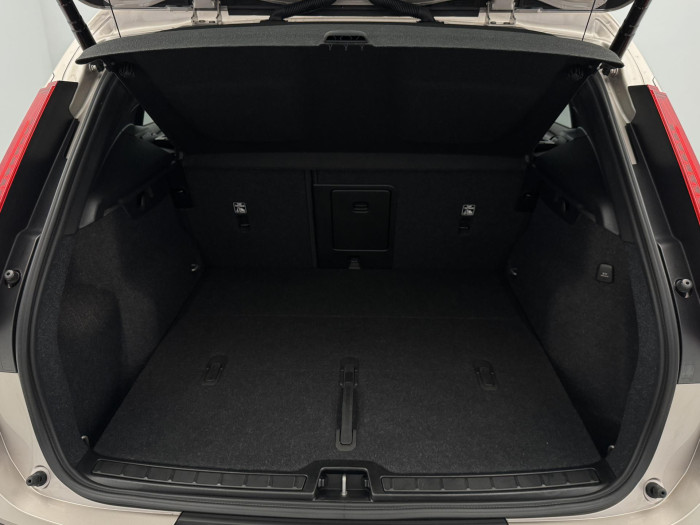 Volvo XC40 B4 ULTIMATE DARK 1.maj CZ