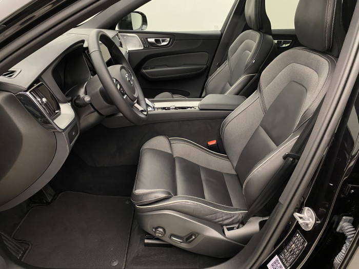 Volvo XC60 B5 AWD BLACK EDITION ULTRA 2.0 Edition