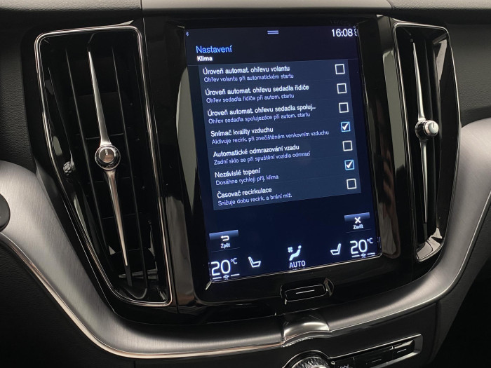 Volvo XC60 B4 MOMENTUM AUT CZ 2.0 Momentum