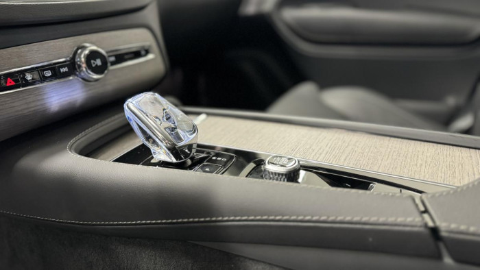 Volvo XC90 B5 AWD ULTIMATE REZERVACE