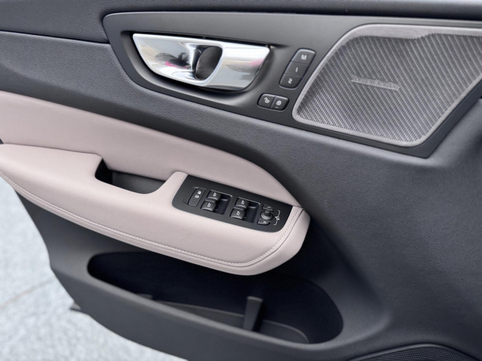 Volvo XC60 T6 AWD AUT DARK PLUS