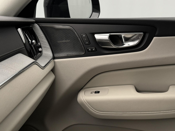 Volvo XC60 B5 AWD DARK ULTRA CZ 1.maj