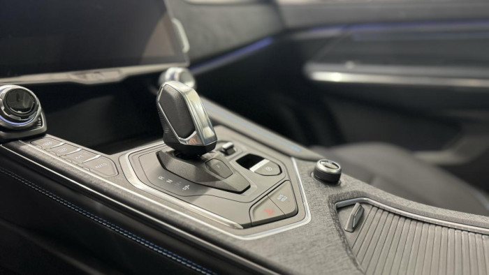 Lynk & Co 01 PHEV DCT AUT 1.maj. REZERVACE