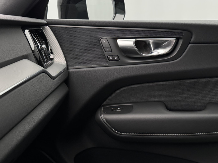 Volvo XC60 B5 AWD BLACK EDITION AUT 2.0 Edition