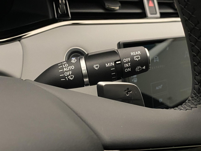 Land Rover Range Rover Evoque P270e S AWD REZERVACE