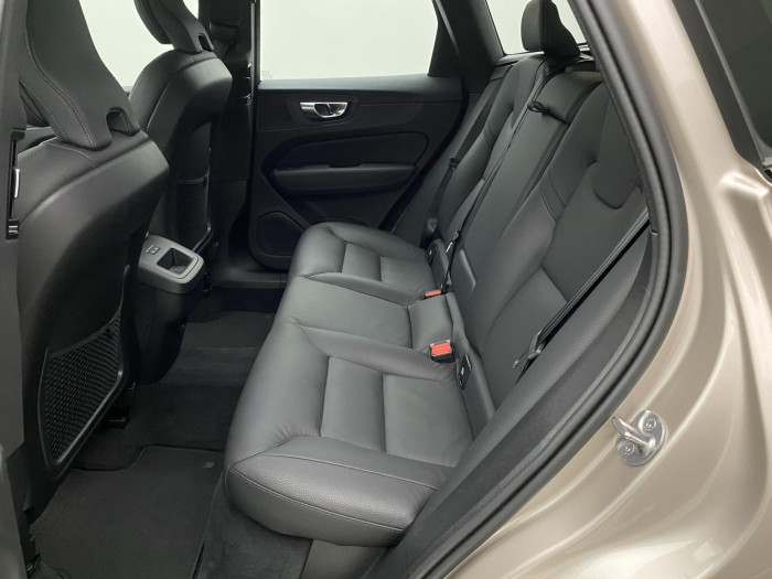 Volvo XC60 B4 AWD PLUS DARK AUT CZ