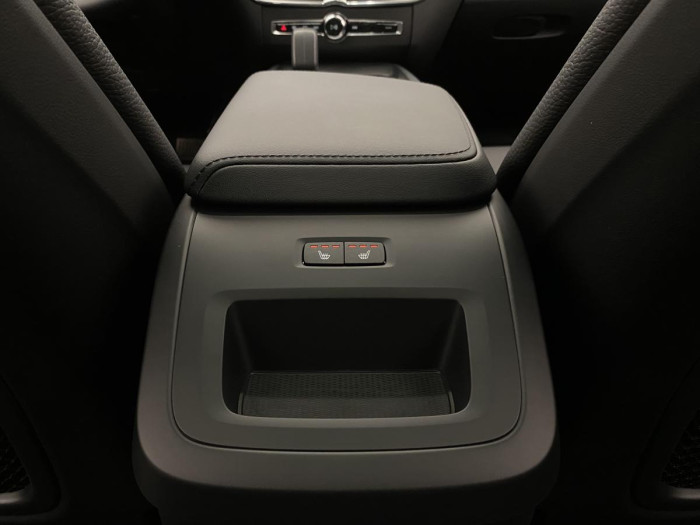Volvo XC60 B4 AWD PLUS DARK REZERVACE 2.0 Plus