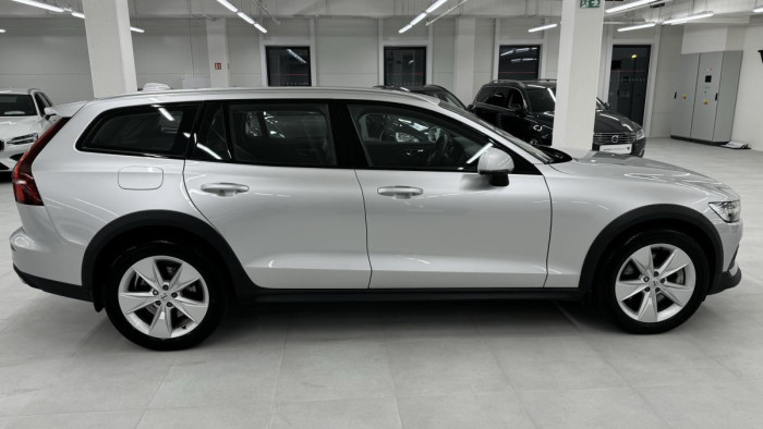 Volvo V60 CROSS COUNTRY B4 REZERVACE