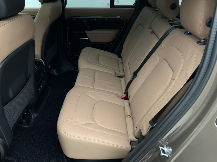 Land Rover Defender 110 D300 X-DYN. HSE REZERVACE 3.0 d