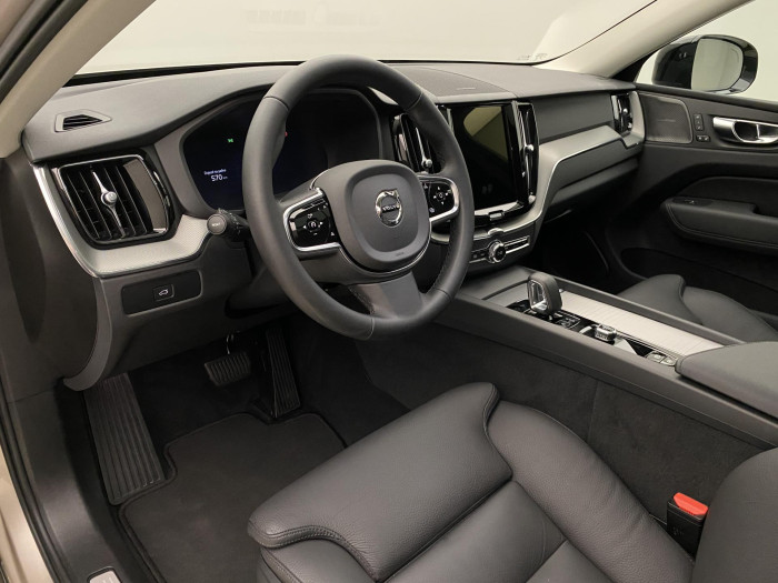 Volvo XC60 B5 AWD PLUS DARK AUT 1.maj