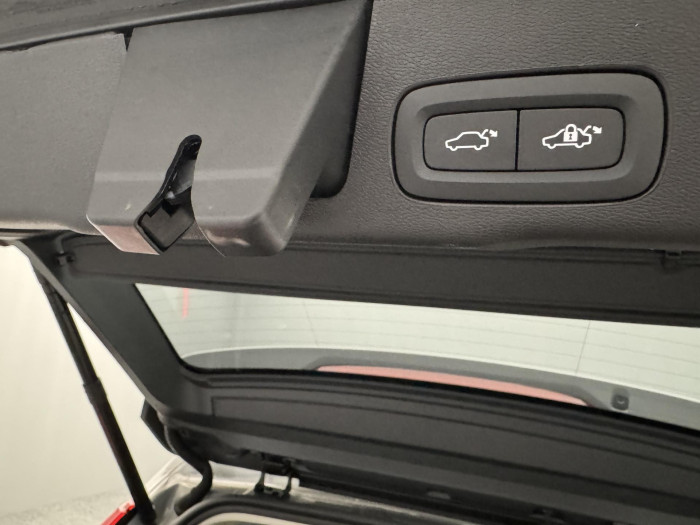 Volvo XC60 B5 AWD DARK ULTRA CZ 1.maj