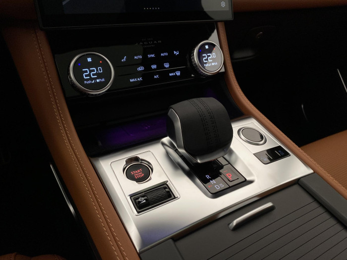 Jaguar F-Pace D300 R-DYNAMIC HSE REZERVACE 3.0 d Dynamic