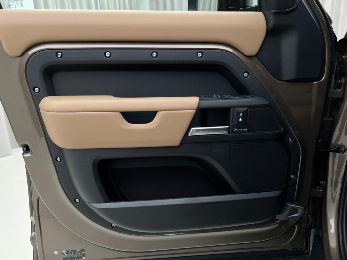 Land Rover Defender 110 D300 X-DYNAMIC HSE AWD Aut 3.0 d Dynamic