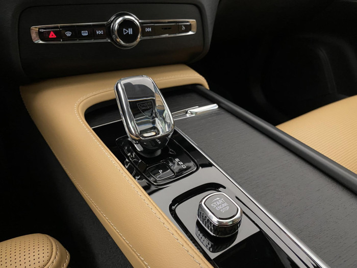 Volvo XC90 T8 AWD ULTIMATE DARK RECHARGE