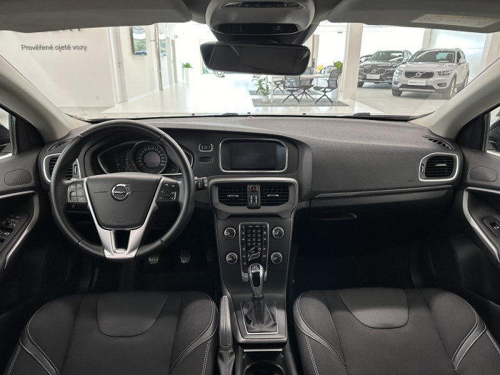 Volvo V40 T2 BLACK EDITION REZERVACE 2.0 Edition