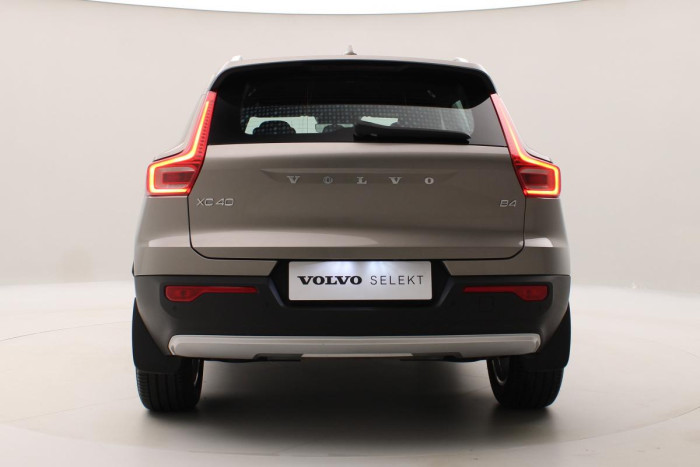 Volvo XC40 B4 MOMENTUM AUT REZERVACE 2.0 Momentum