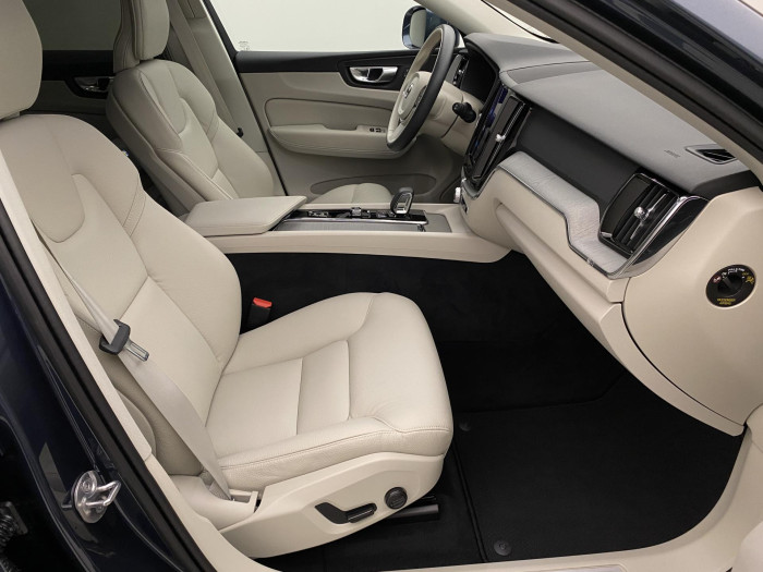 Volvo XC60 B4 AWD CORE AUT CZ 1.maj