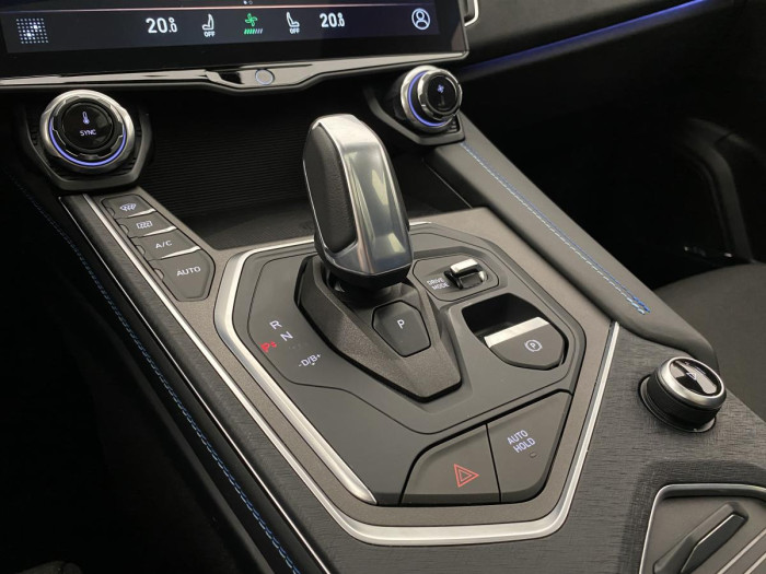 Lynk & Co 01 PHEV DCT AUT 1.maj. REZERVACE