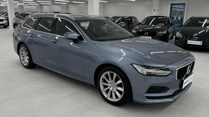 Volvo V90 D4 MOMENTUM AUT REZERVACE 2.0 d Momentum