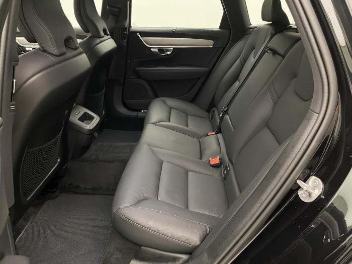 Volvo V90 CC B4 AWD PLUS AUT CZ 1.maj