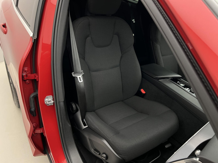 Volvo XC60 B4 AWD MOMENTUM AUT CZ 2.0 Momentum
