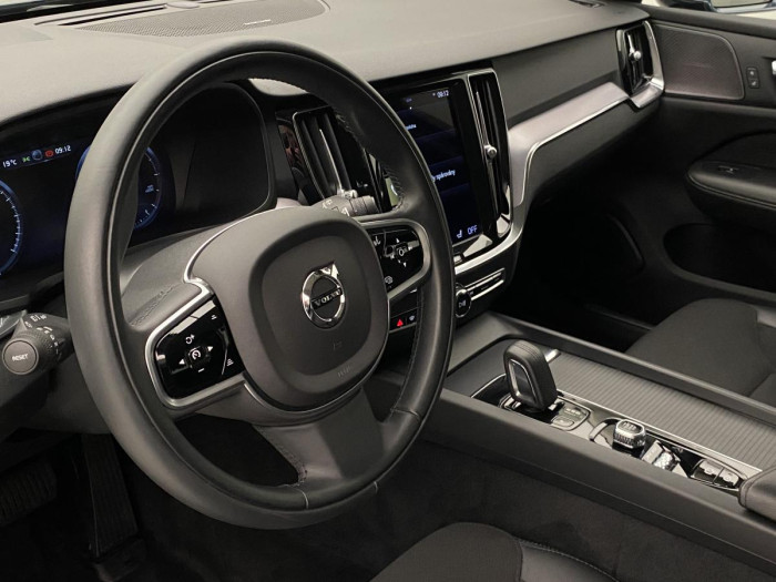 Volvo V60 B4 MOMENTUM AUT REZERVACE 2.0 Momentum
