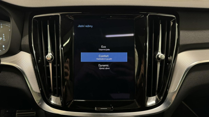 Volvo V60 B4 R-DESIGN AUT REZERVACE