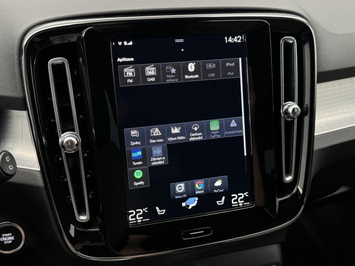 Volvo XC40 T2 MOMENTUM PRO REZERVACE 1.5 Momentum