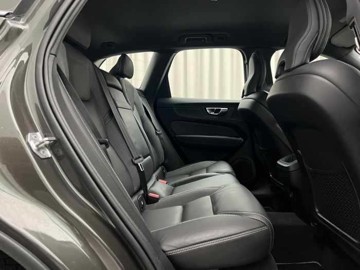 Volvo XC60 B5 AWD R-DESIGN AUT