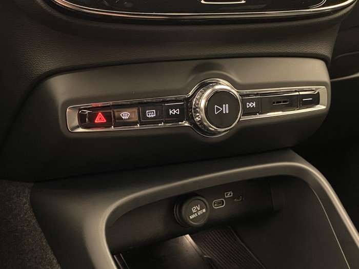 Volvo XC40 B3 DARK PLUS AUT CZ